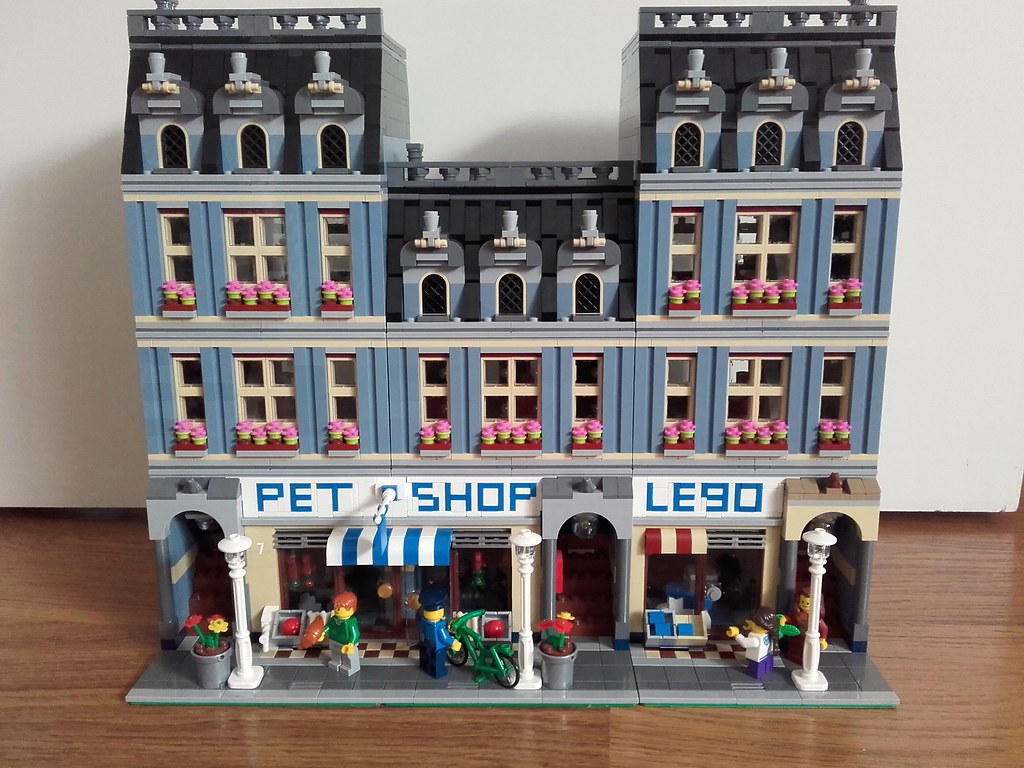 All sizes Lego 10218 Pet Shop and Lego Store Apartment building