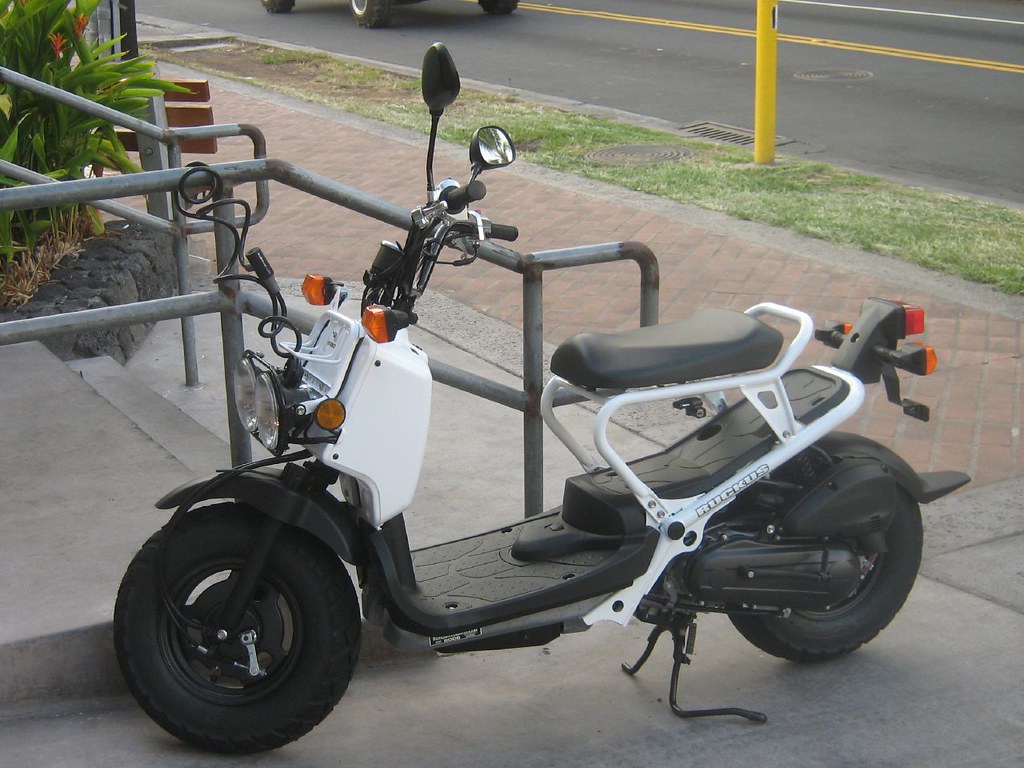 The ubiquitous Kona scooter It's called a Honda Ruckus, ap… Flickr