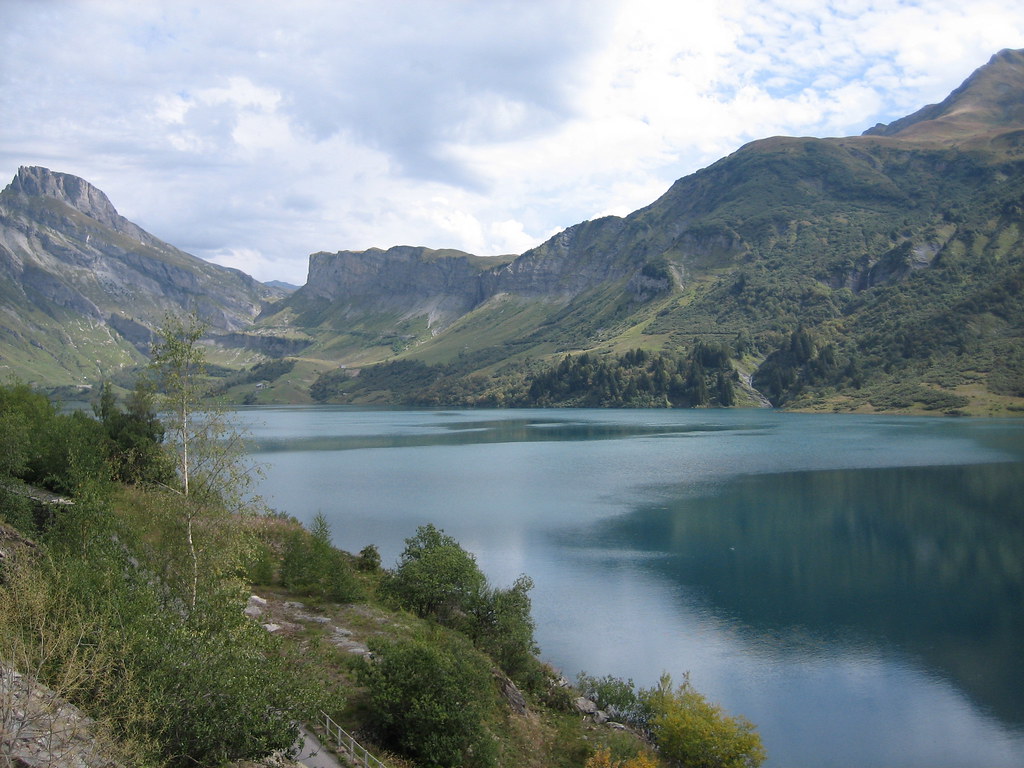 Lac du Roseland View over the lake towards the Cormet de R… Stephen