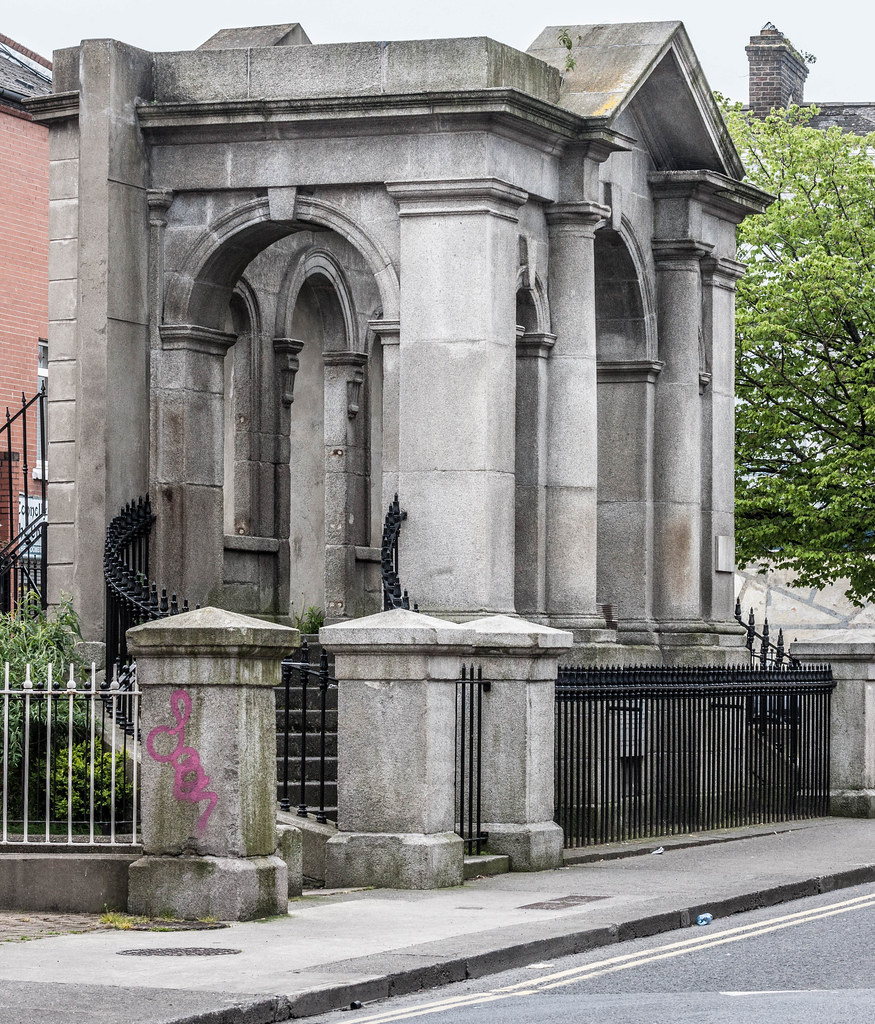 The Coombe Hospital Monument REF103947 This monument, ded… Flickr