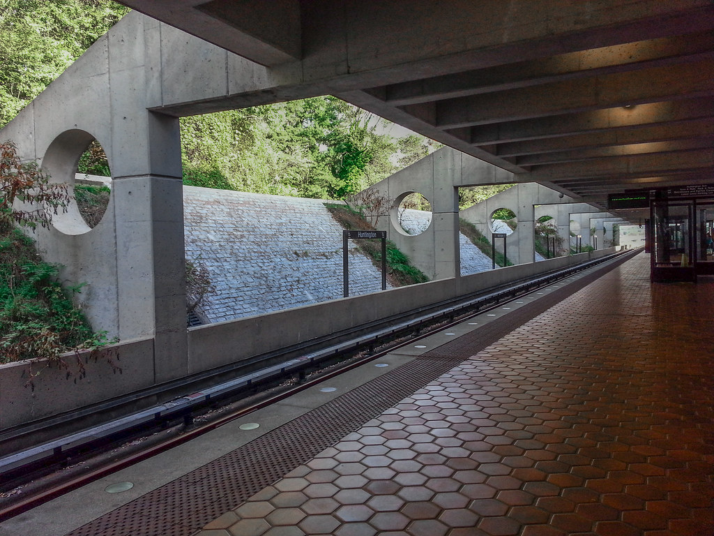 Huntington Metro station 20141020 The platform of the … Flickr