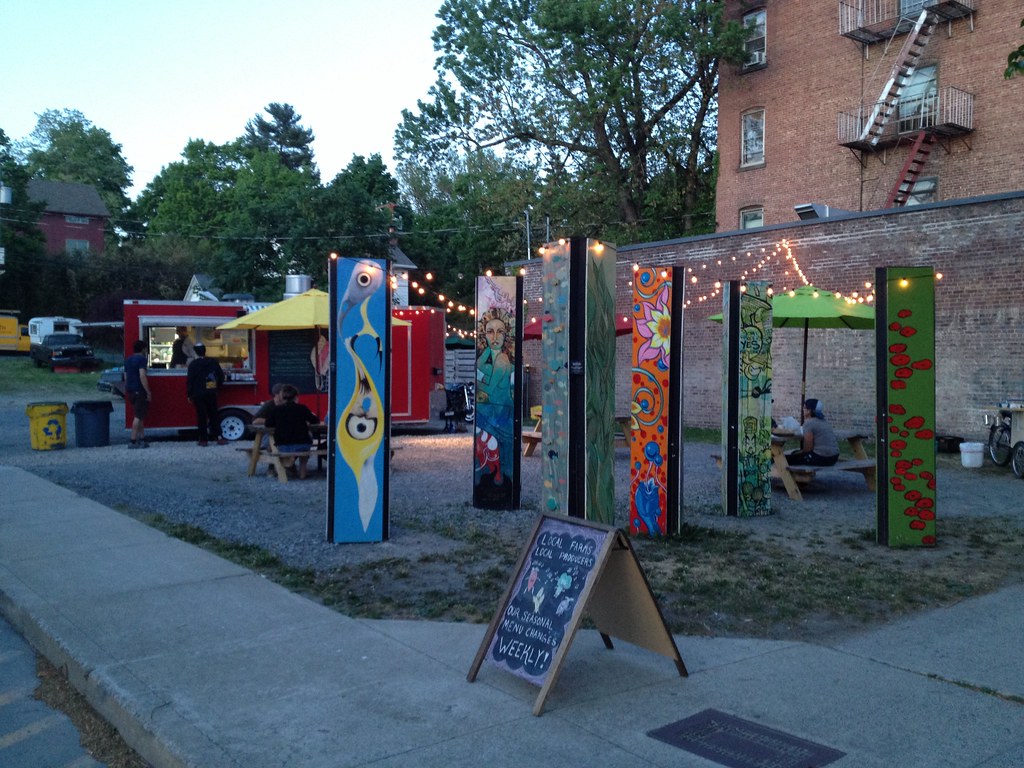 Al fresco dining, Beacon NY Nicelooking outdoor dining ar… Flickr