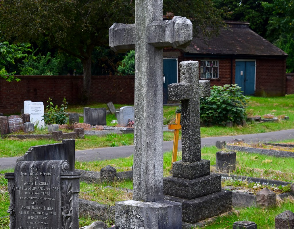 Chiswick New Cemetery, Staveley Road Bruce J Biege Flickr