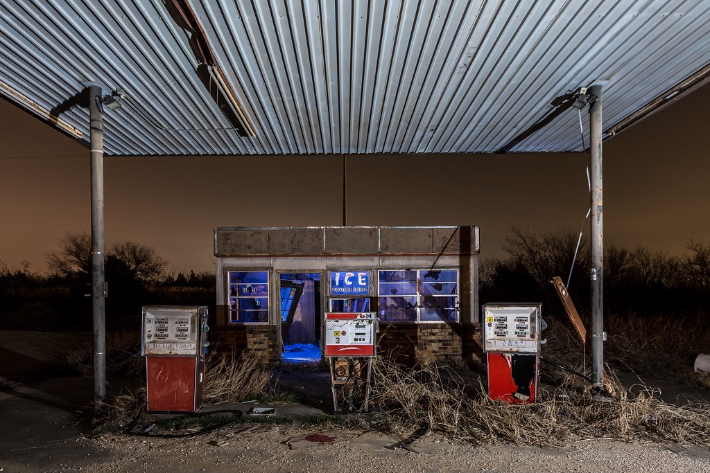 Abandoned gas station. Randall Yarbrough Jr Flickr