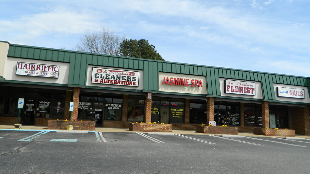 Poquoson Shopping Center stores Hairriffic Barber & Beauty… Flickr