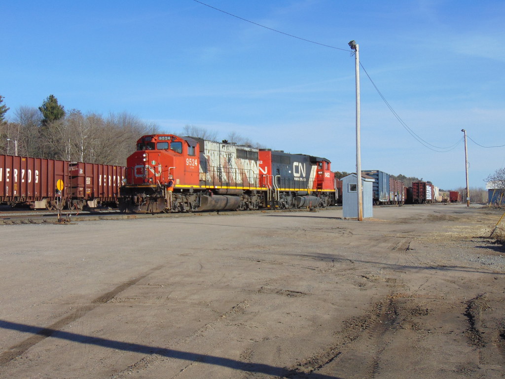 CN 9524 & 9452 In The Wausau,WI Yard R986 switching the ex… Flickr