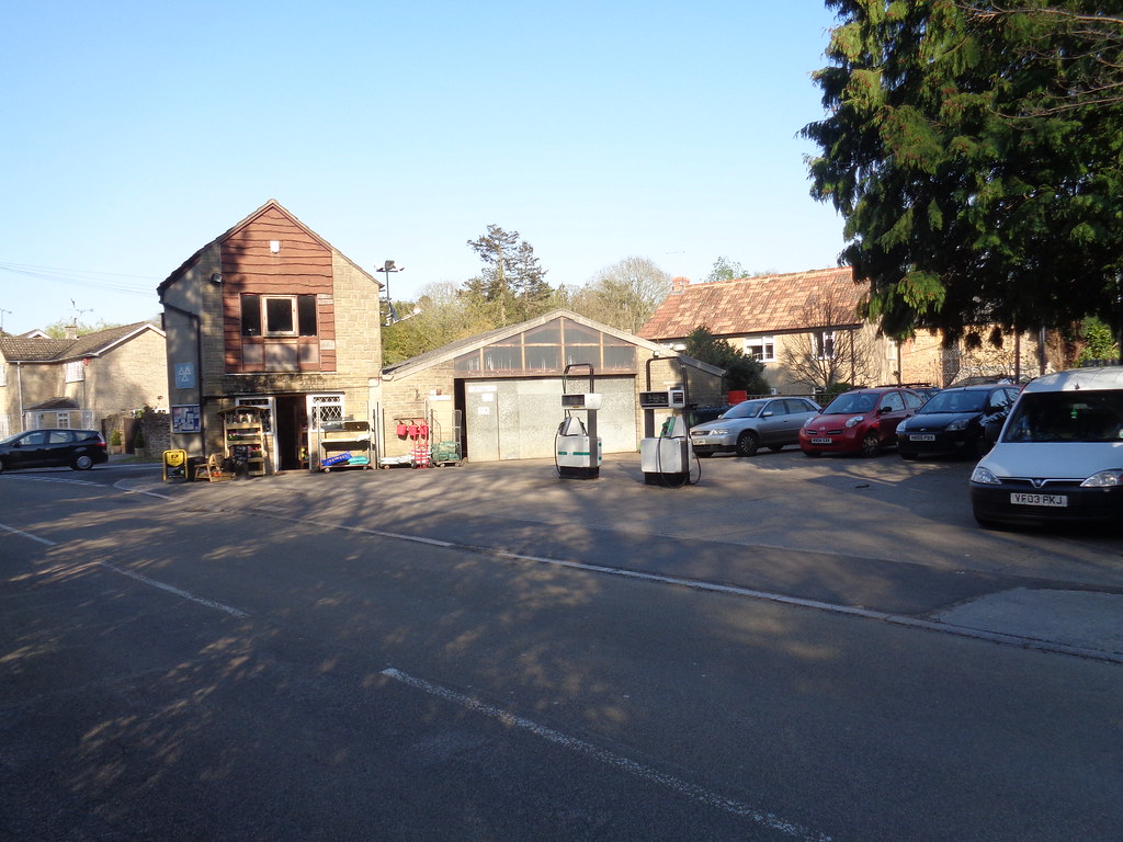 BWOC West Coker Garage, West Coker, Somerset From a diff… Flickr