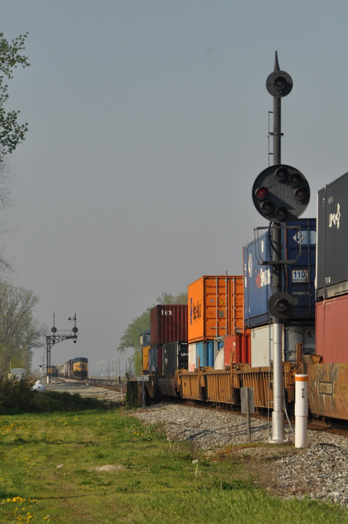 CSX at Deshler Ohio and CPL signals Were at one of the bus… Flickr