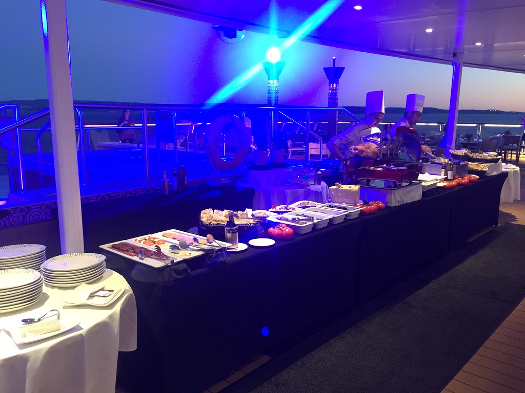 Viking Sea Dining al fresco Tony Davis Flickr