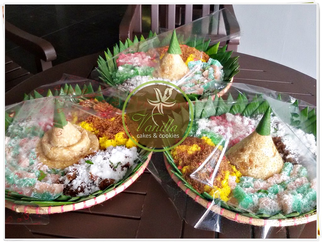 Tumpeng jajan pasar Ambar Yulianti Flickr