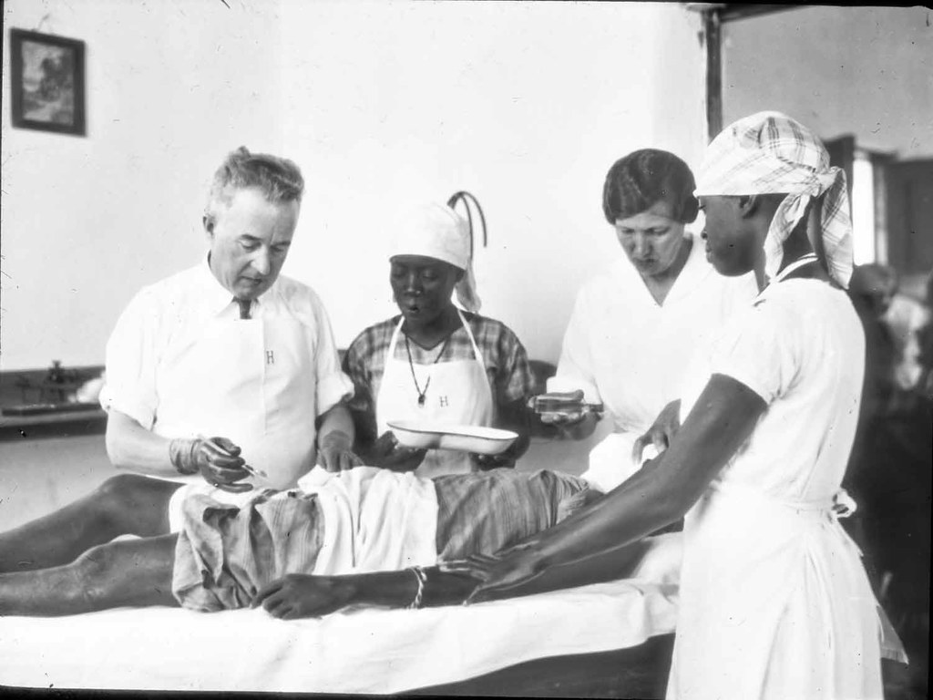 K076Rj Quessua Hospital Dr. Kemp operating and Marie Nel… Flickr