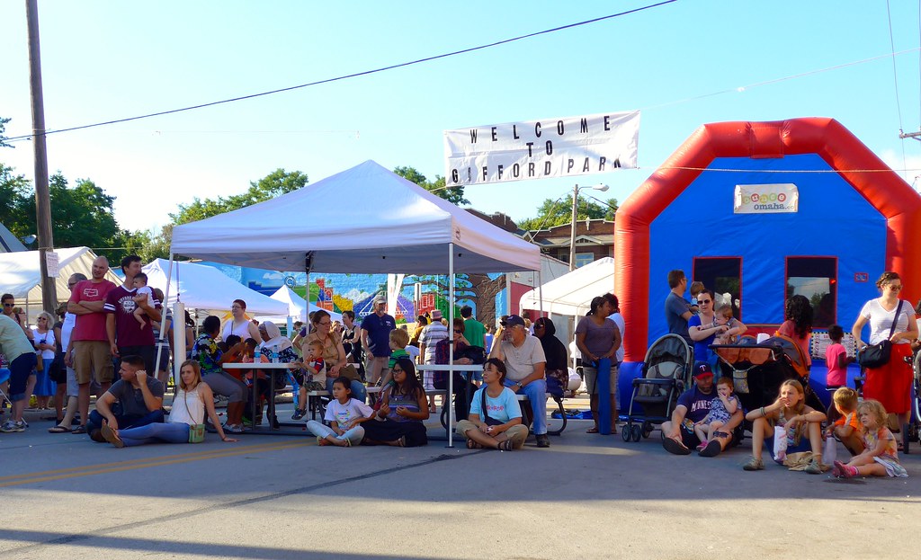 People enjoying performances at Gifford Park neighborhood … Flickr