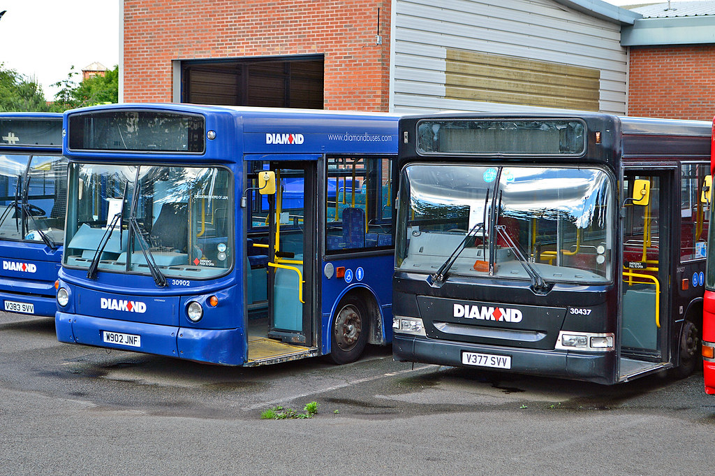 Diamond 30903,30437 Kidderminster garage ee16svt Flickr