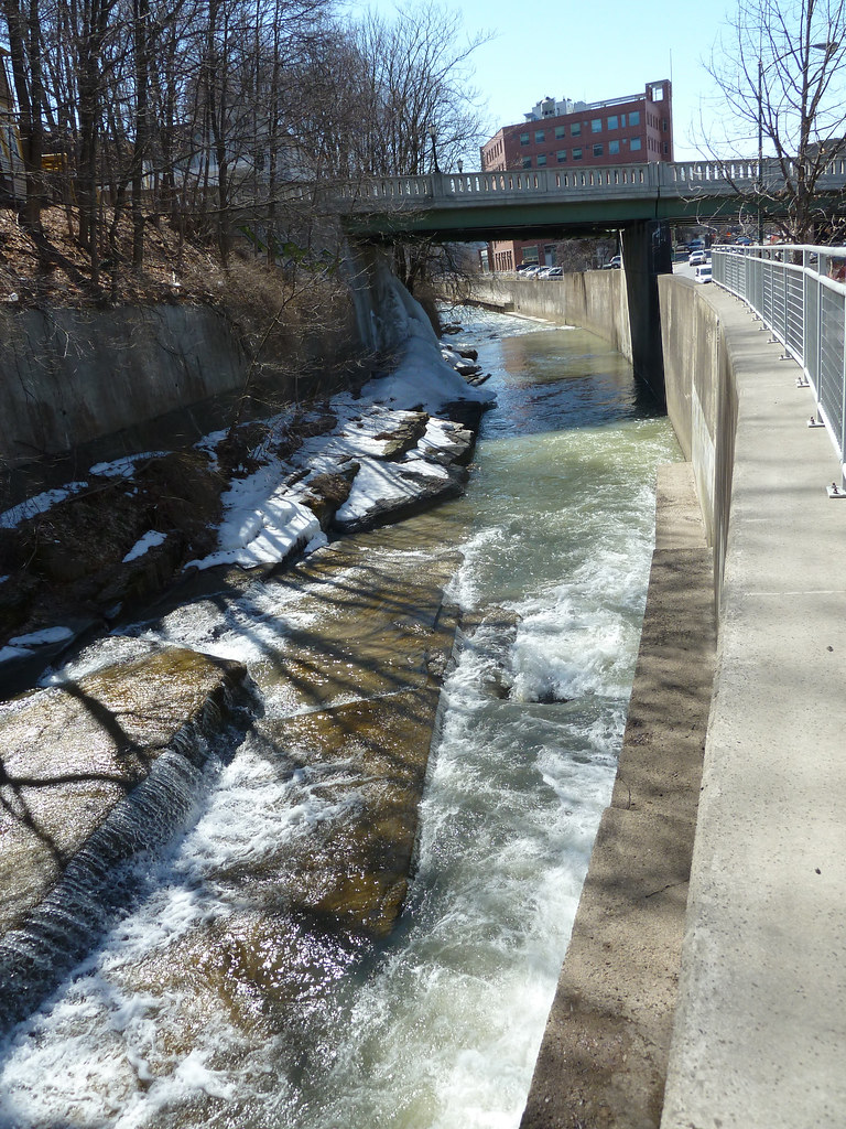 P1010658 Six Mile Creek, downstream Frederic Gleach Flickr