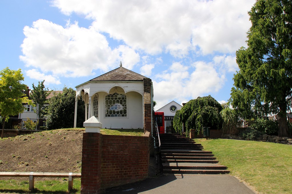 Radnor Gardens Twickenham ©070816 (1) Great coffee shop ex… Flickr