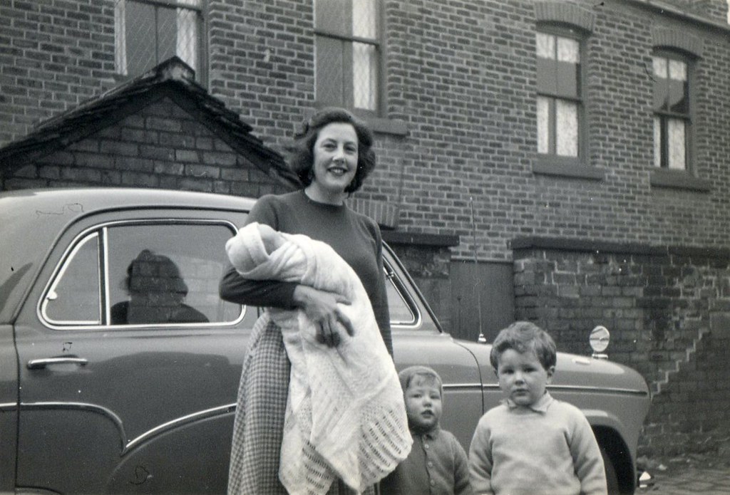 Bury St, Heywood, Lancs 1958 Mum with my brothers Pete… Flickr