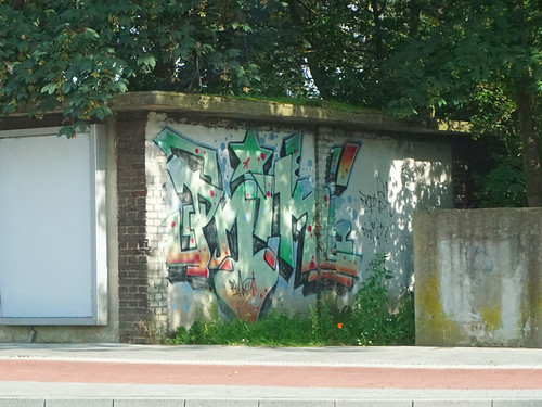 Graffiti in Düsseldorf 2016 Artist(s) PHIK RMC