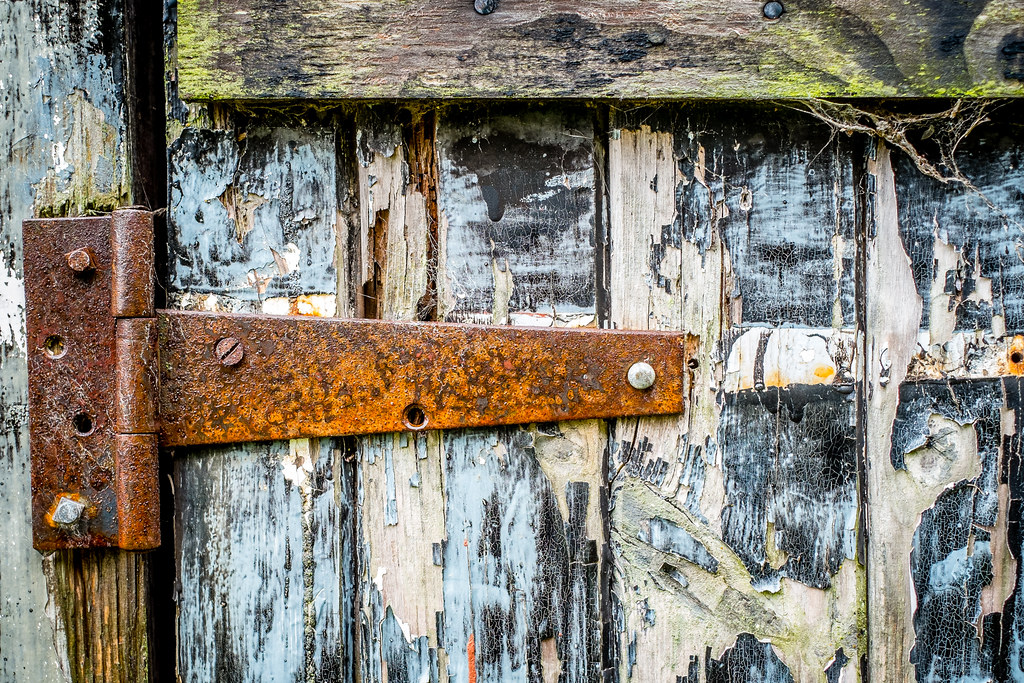 Rusted Hindge Taken at Carleton House, a care home in Norf… Flickr