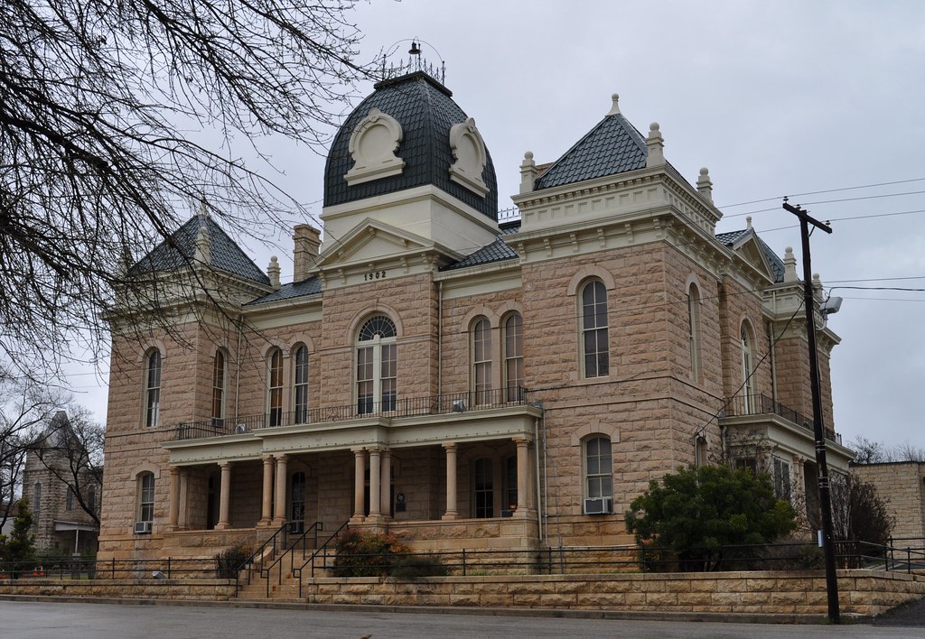 Crockett County Courthouse in Ozona, TX The courthouse was… Flickr