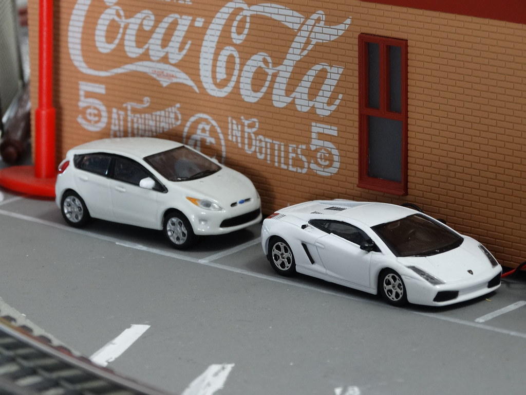 Whiteout Cars can come in many different colors, from Miam… Flickr