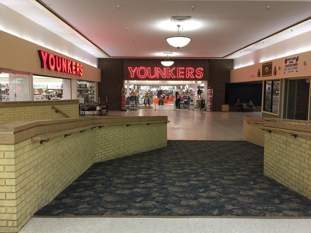 Crossroads Mall Fort Dodge, Iowa Younkers Younkers