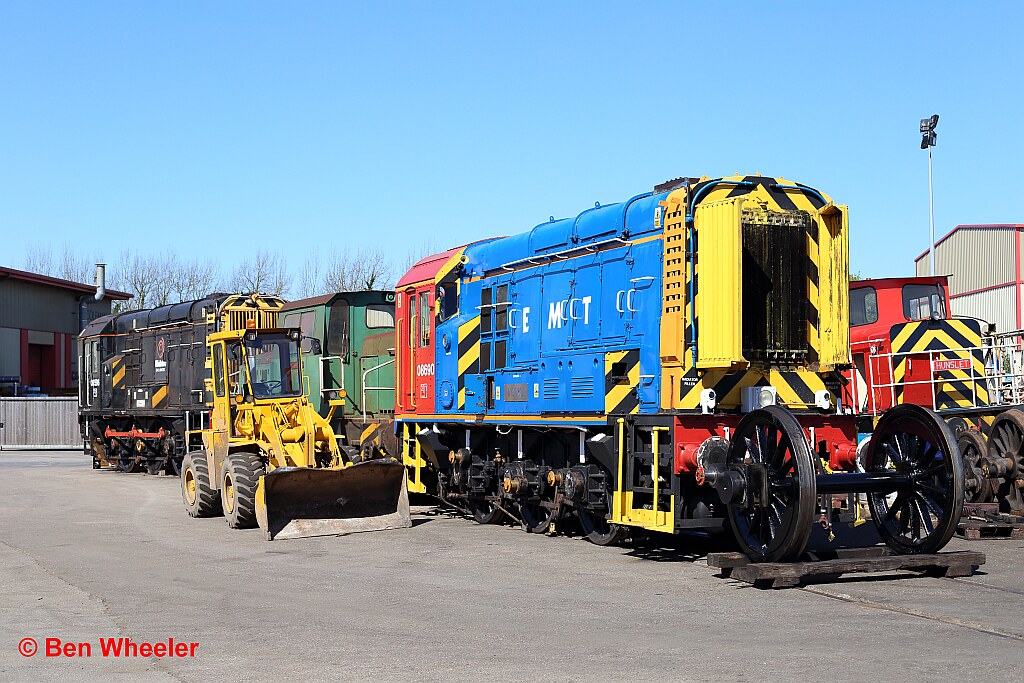 08690 & 08596 BartonunderNeedwood 180415 East Midlands… Flickr