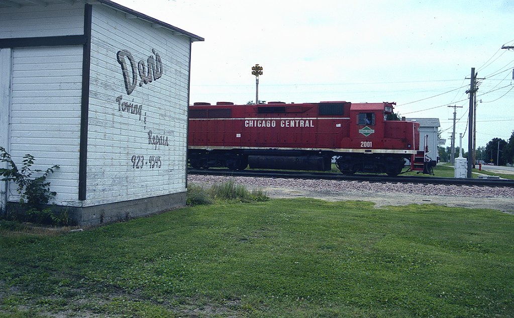 Earlville Chicago Central GP38 2001 heads westbound throug… Flickr