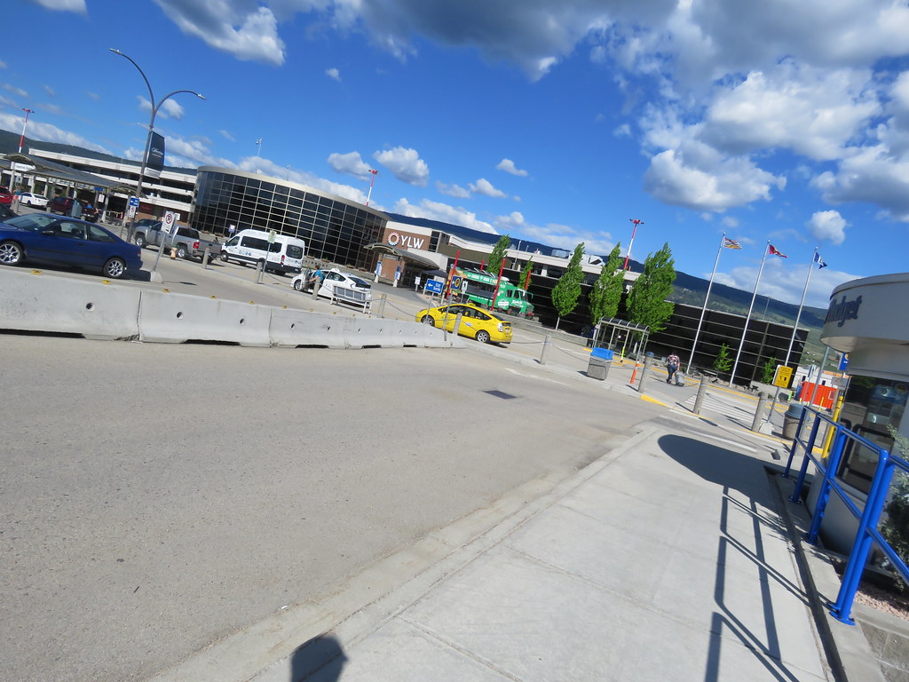 Kelowna Airport Emergency Crews on Standby at Kelowna Airport / If the app isn't working