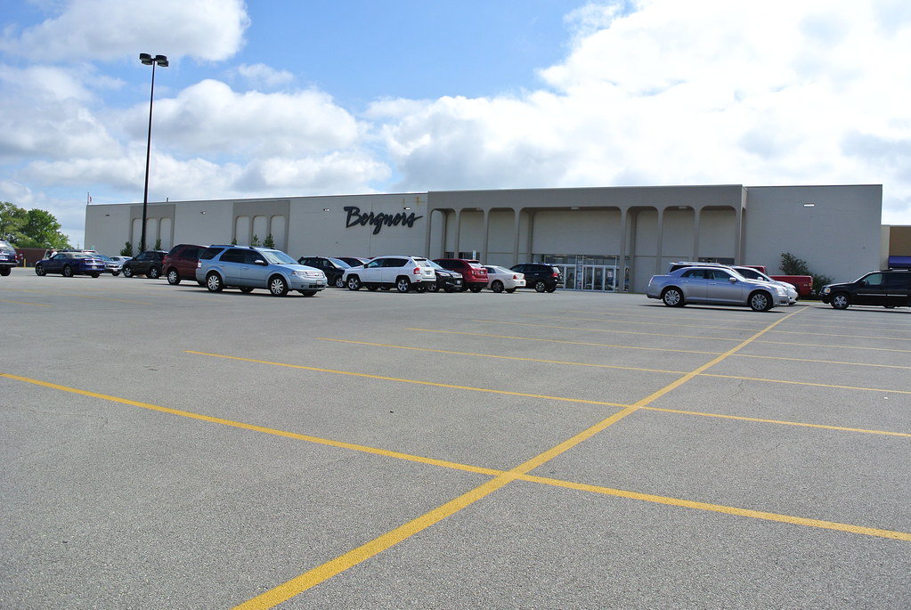 Bergner's Pekin IL. Originally apart of Pekin Mall which o… Flickr