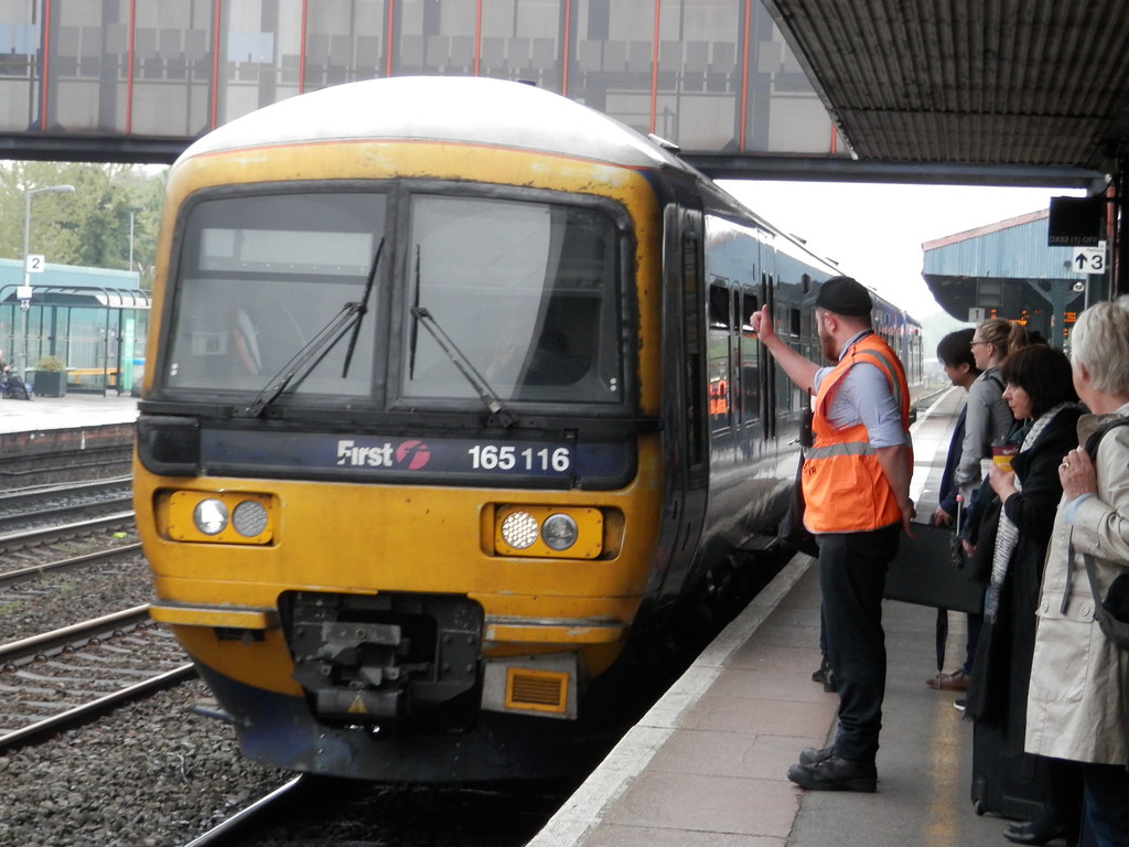 P5110107 Oxford railway station in May 2016. Mark L Butler Flickr