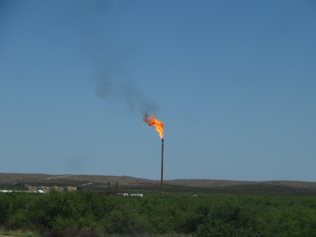 Natural Gas Flare, Balmorhea, Texas A gas flare, alternati… Flickr