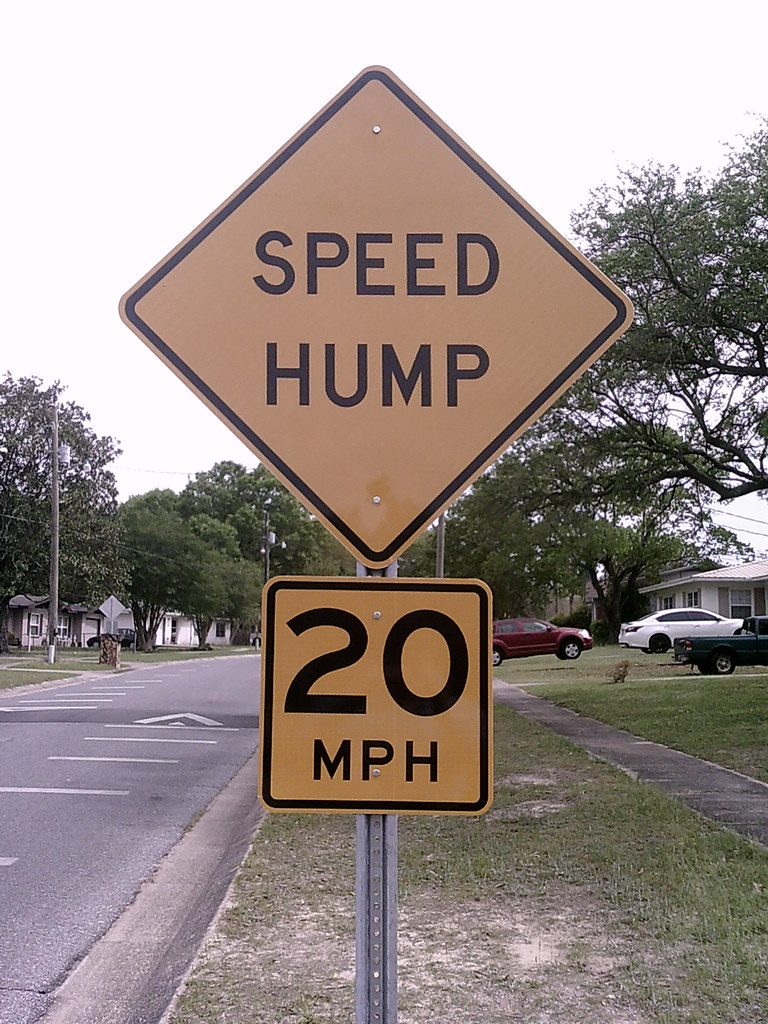 SPEED HUMP 20 M.P.H. SIGN Fennel St 32505 [33018] Flickr