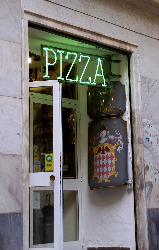 Genova, Vico San Luca, Il Ristoro dei Grimaldi Am Restaura… Flickr