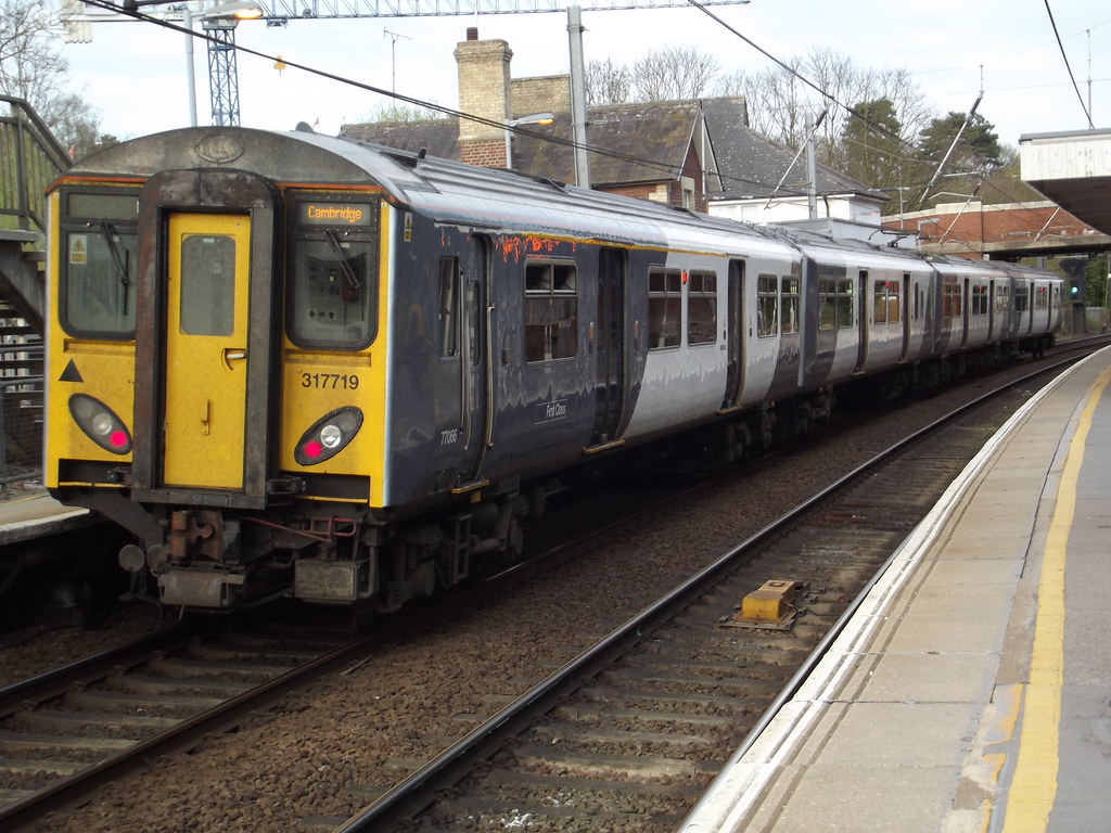 317719 2H48 Stansted Mountfitchet 16/04/15 With the 317/7s… Flickr