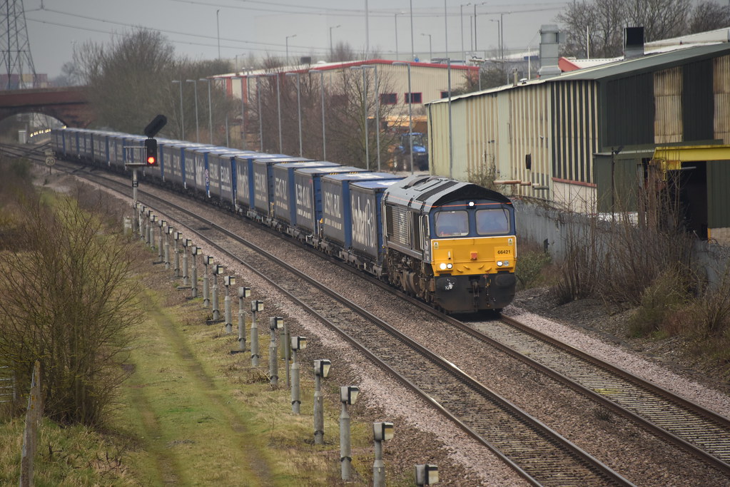 66421 DS Passes BARTON UNDER NEEDWOOD with the diverted 4S… Flickr