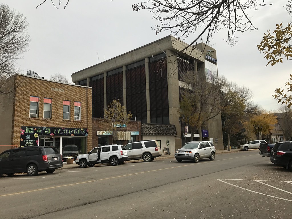 Drumheller 2016 Telus building Jason Woodhead Flickr