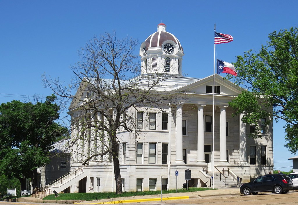 Franklin County Courthouse Mt. Vernon, Texas; the gray lim… Flickr