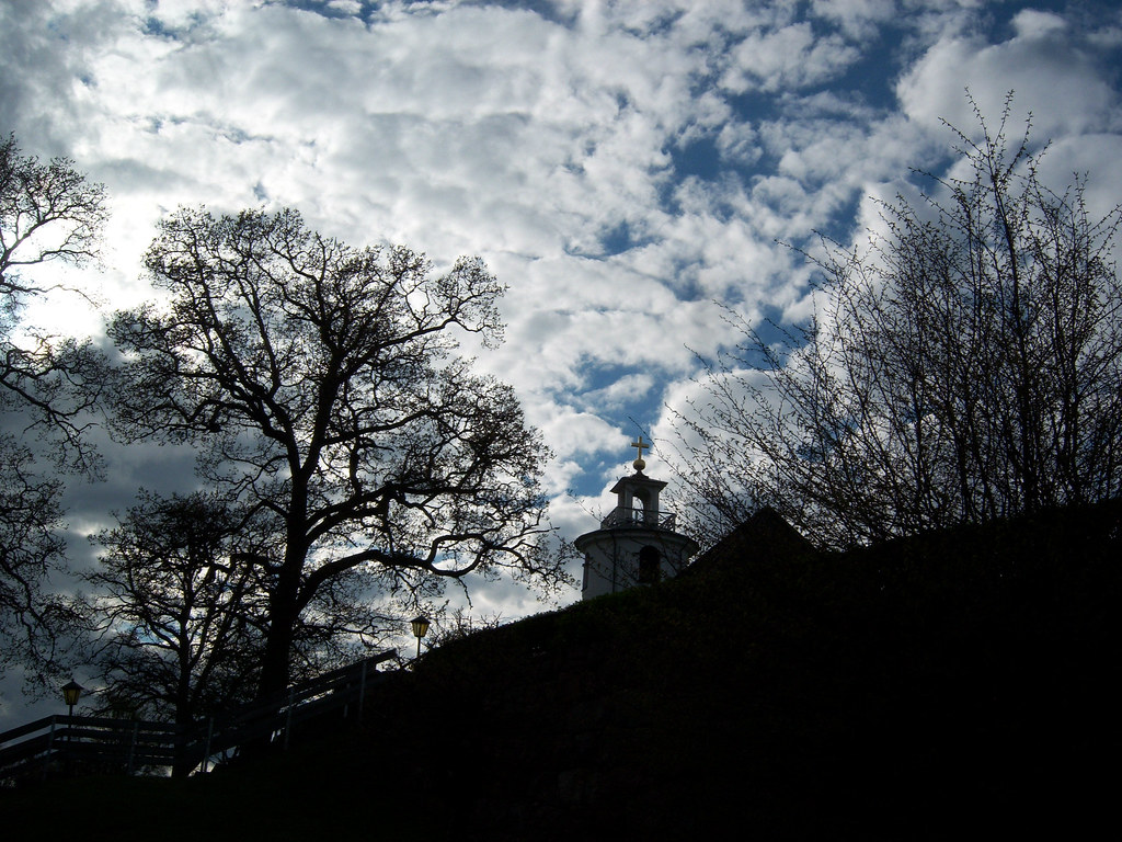 Ökna kyrka ligger högt och nära himlen Kristina W. Flickr