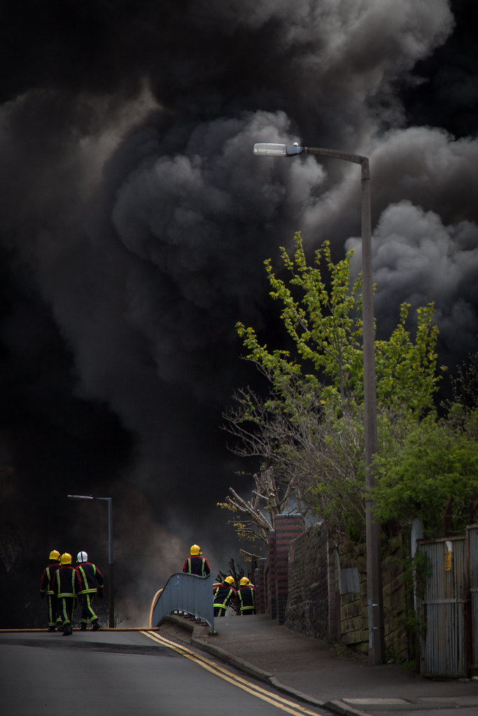Plastic factory fire in Oldbury Birmingham 29.04.2015 [E… Flickr