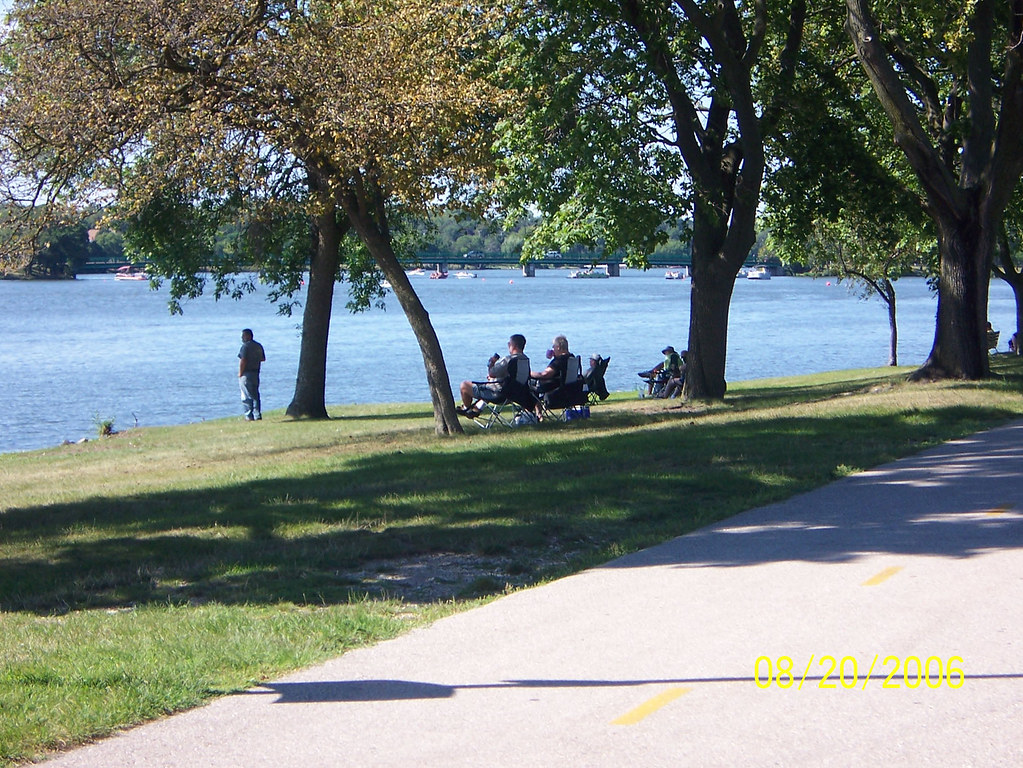 Beloit, Wisconsin Boat Racing Spectators Spectators relax … Flickr