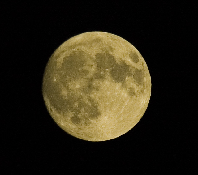 September Moon Handheld with a Nikon D50 and 300mm lens. S… Flickr