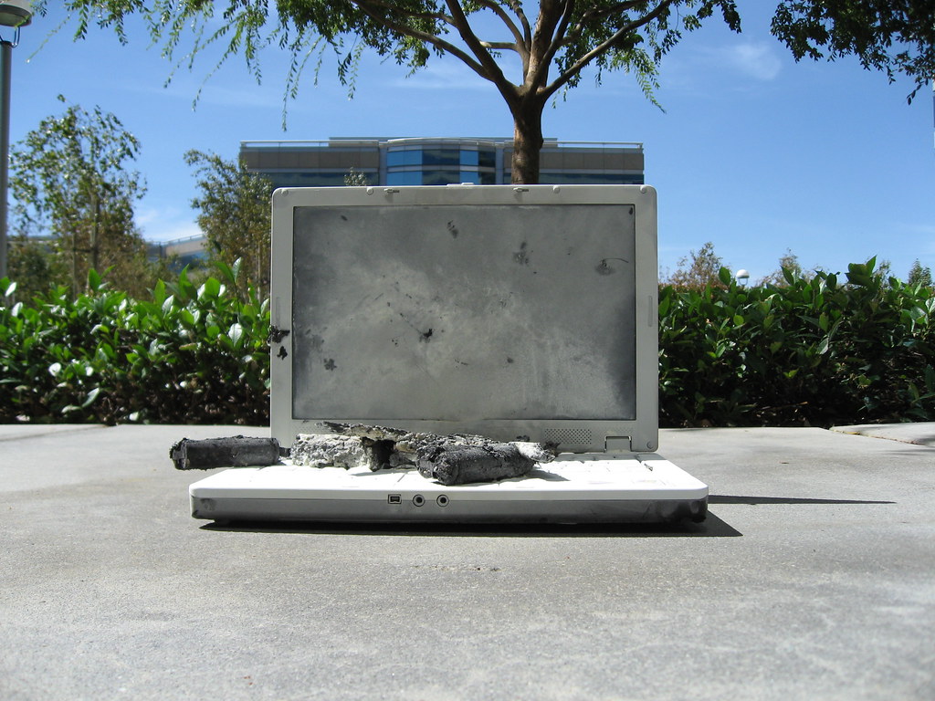 Picture 003 Dell laptop whose battery caught fire, forcing… Flickr