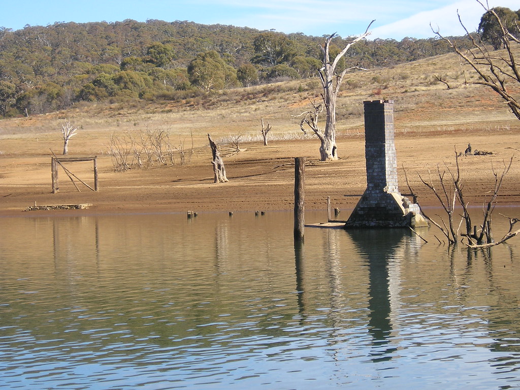 Old House & Shed Old settlement ruins at Lake Eucumbene, N… Flickr