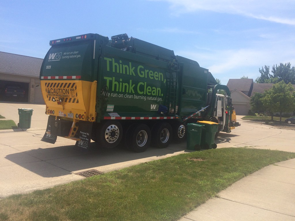 8 mile Southfield yard out here in Brownstown helping Flickr