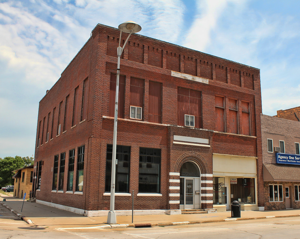 First National Bank & Masonic Hall Hawarden, IA Designed… Flickr