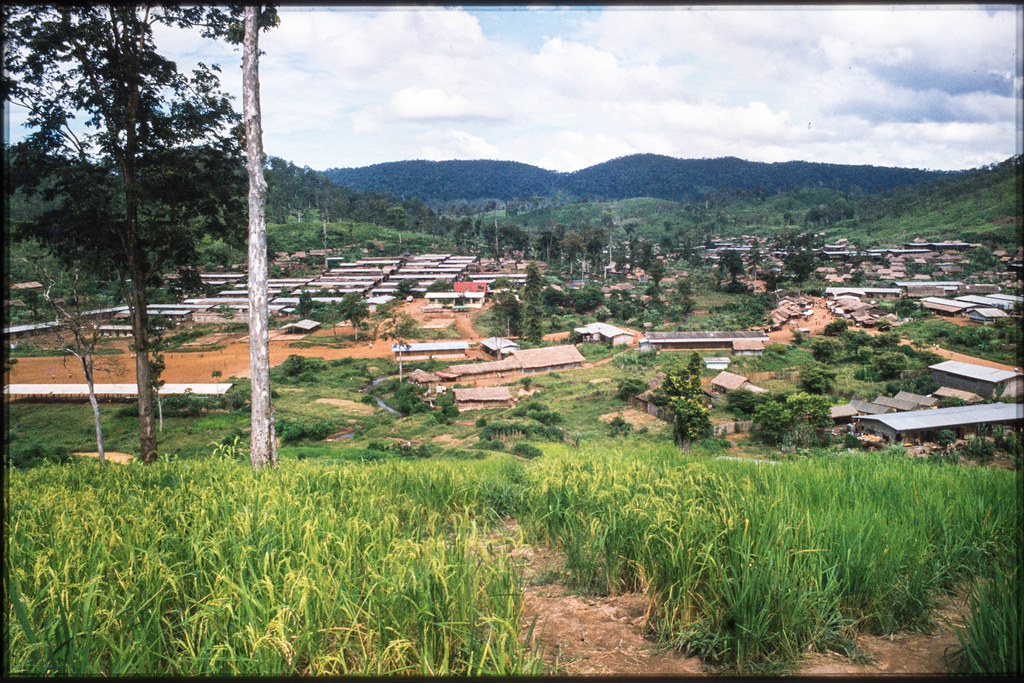 Ban Vinai refugee camp, Thai Lao border 1981 near Loei, … Flickr