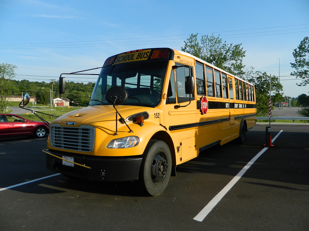 Boyd County Schools 152 (2) Bus lot Ashland, KY Flickr