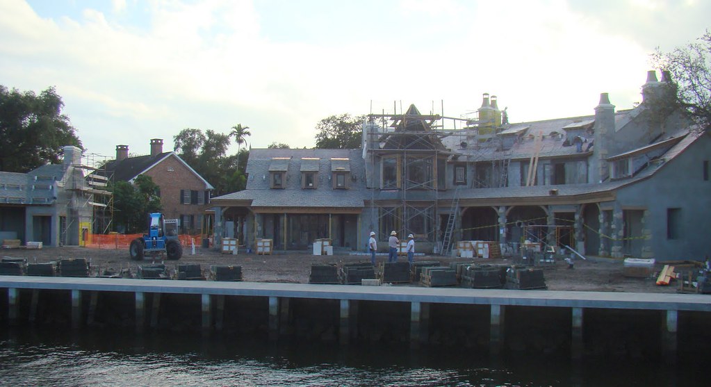 DSC09640 New house with guest house being built. richard drummond