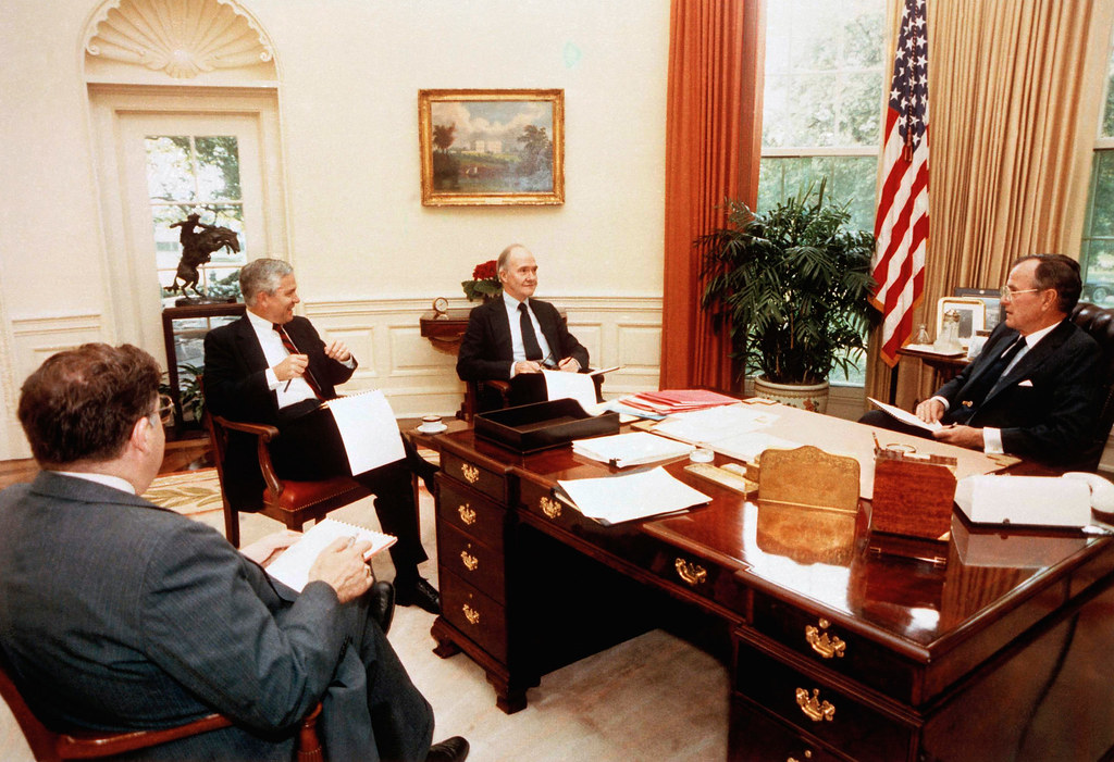 H.W. Bush White House President H.W. Bush si… Flickr