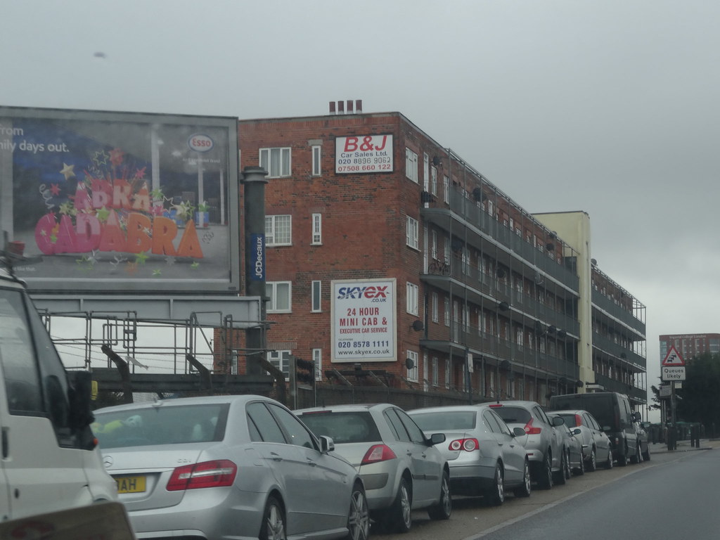 Wendover Court, Art Deco, Western Avenue A40 Views from … Flickr